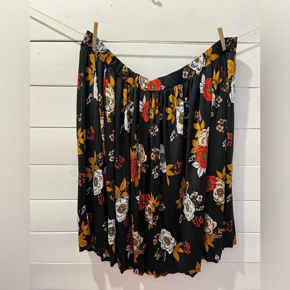 🌸ELOQUII ELEMENTS – Black Floral Pleated Skirt – Size
28 - Picture 7 of 7